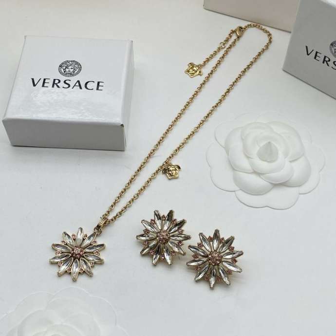 Picture of Versace Sets _SKUVersacesuits12cly1817231